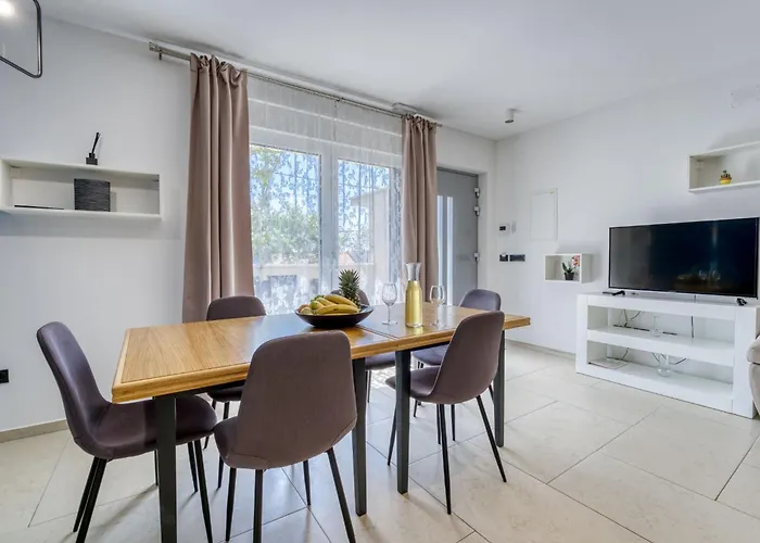 Dita-1 By Interhome * 크리크베니카